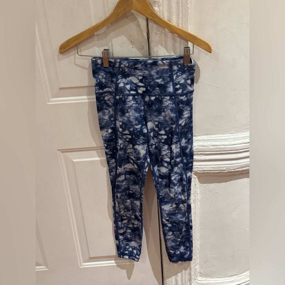Yoga leggings Athleta. Or athletic. Capri.